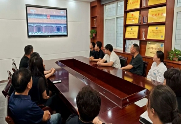 【铭记历史 砥砺前行】河南誉美肾病医院组织观看抗战胜利80周年大阅兵直播